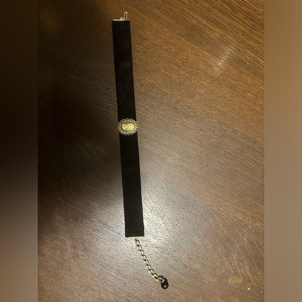 Choker - Picture 3 of 3